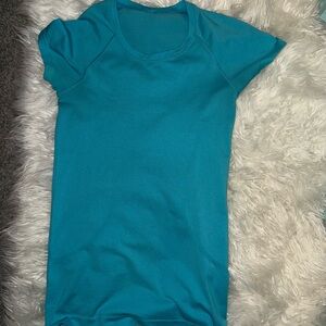 Lululemon swiftly tech short sleeve size 4